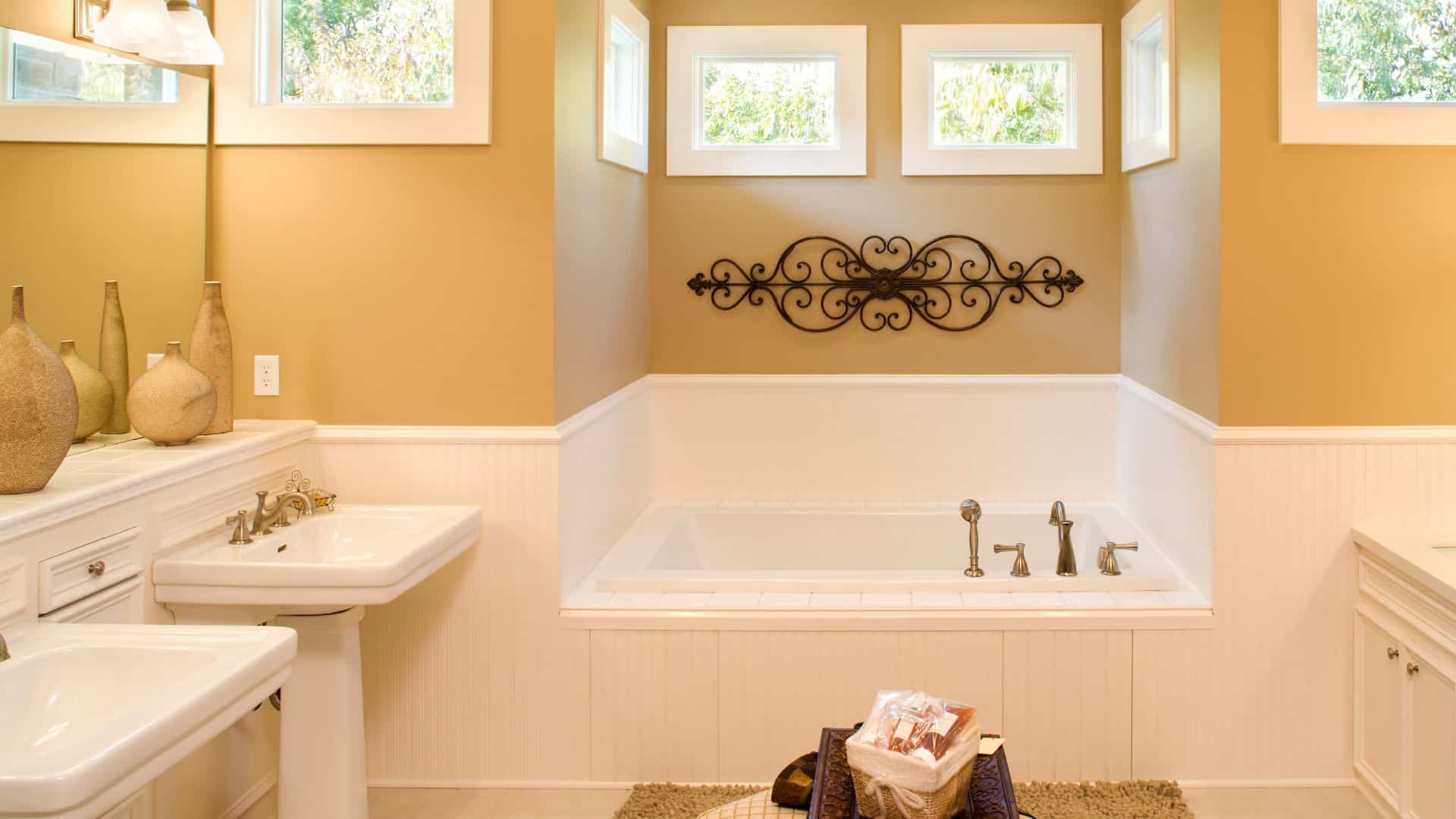 Pedestal Sinks Compliment A Bathtub In A Small Bathroom