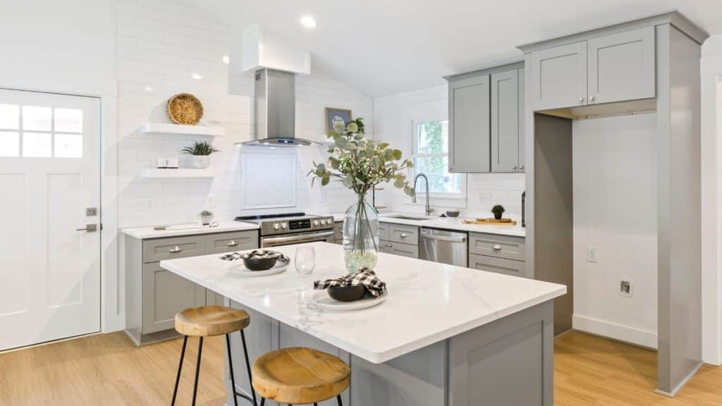 Small Kitchen Remodeling- Layouts That Work For Limited Spaces 32 Minimalist kitchens will always be in fashion
