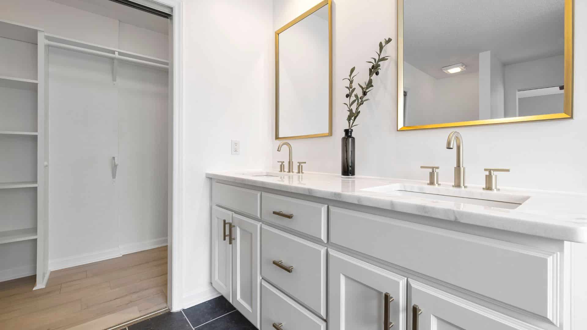 Bathroom Cabinets And Lighting