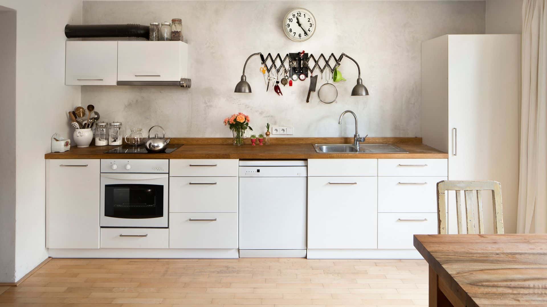 Antique Hunting For Country Kitchen Remodeling