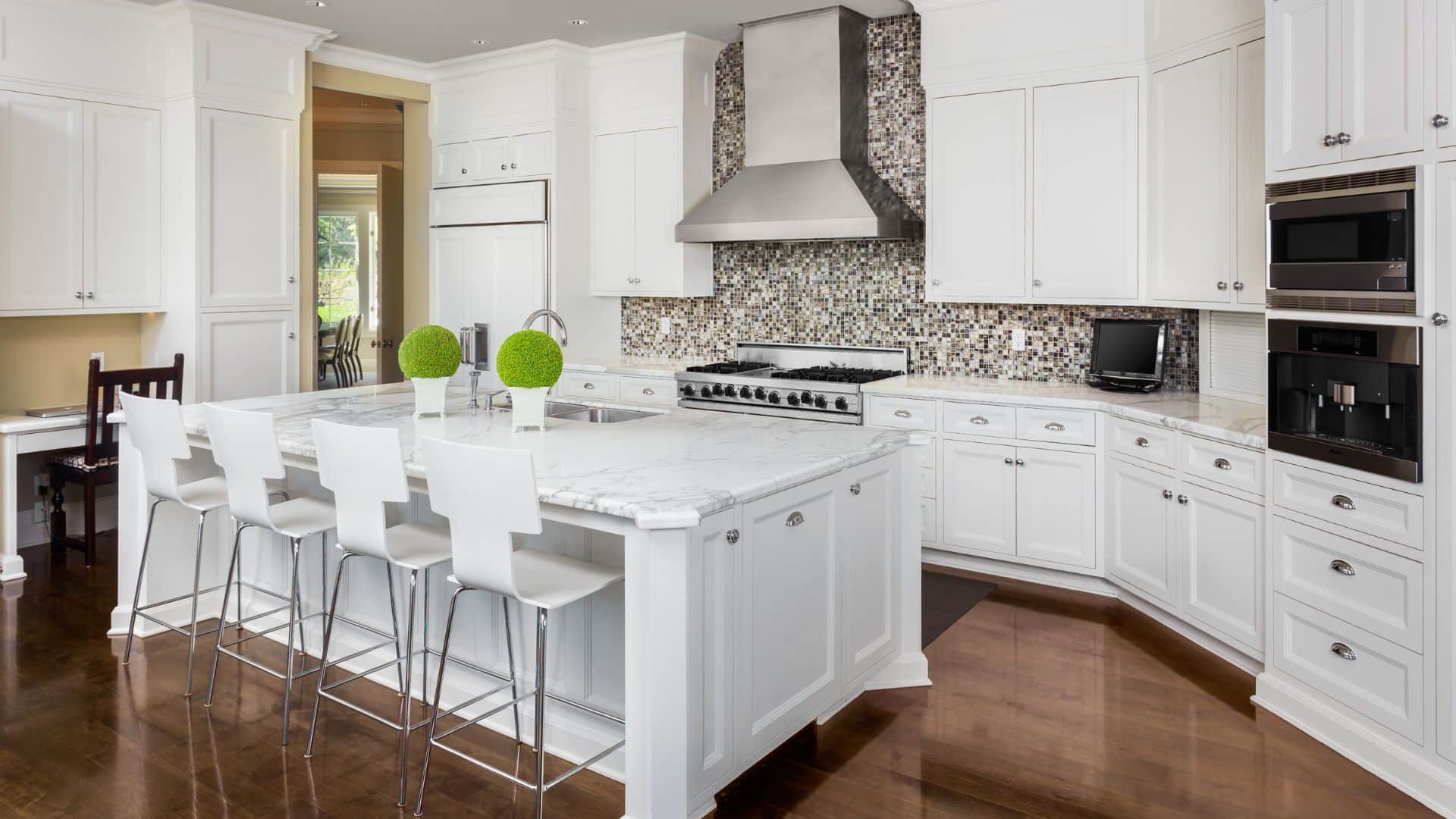 Kitchen Remodeling Designs That Make A Bold Yet Nice Statement 5 Your Faucets Makes A Splash