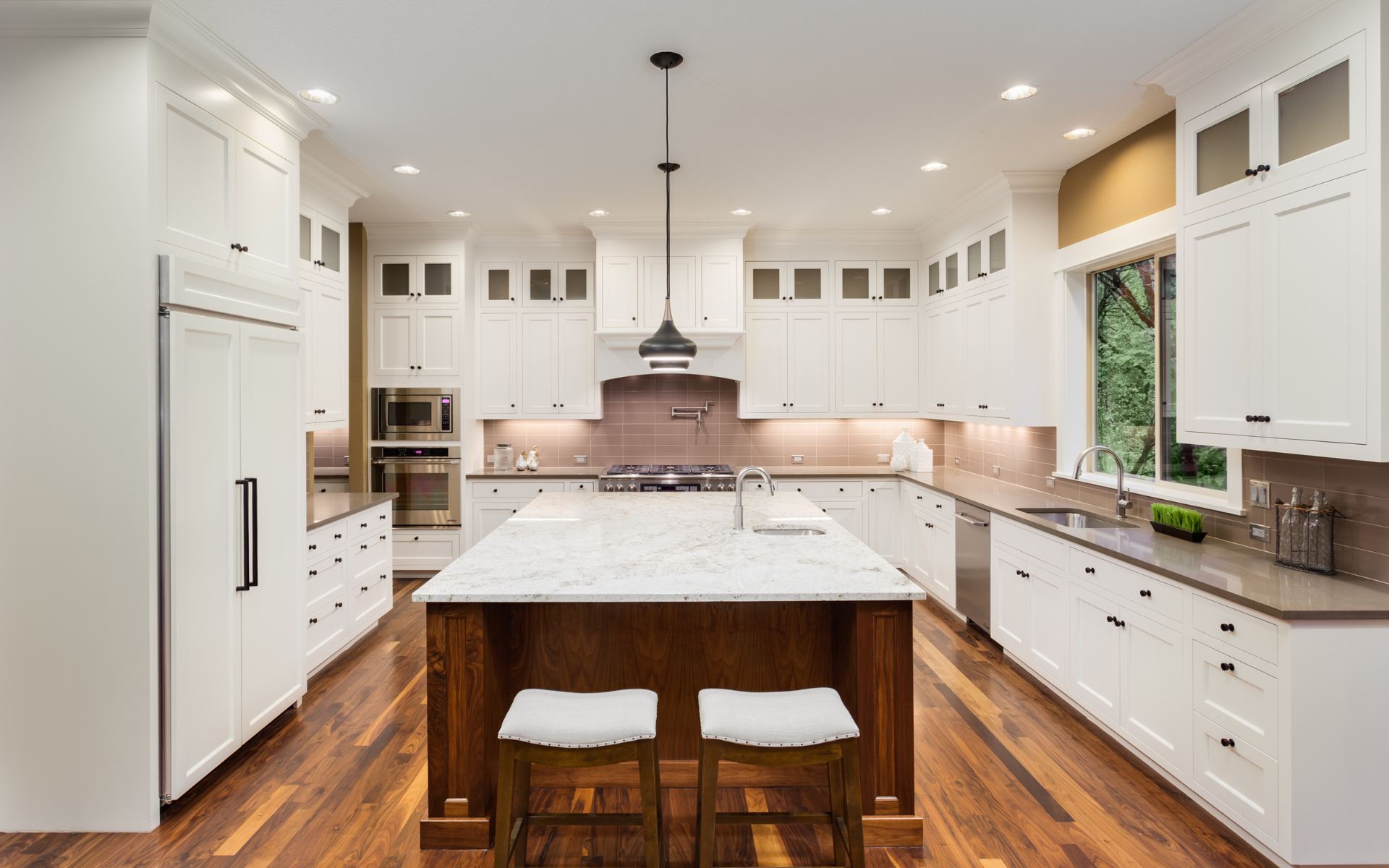 Timeless Kitchen Islands: 30 Tried & True Design Tricks 2 Choosing the Right Size 1