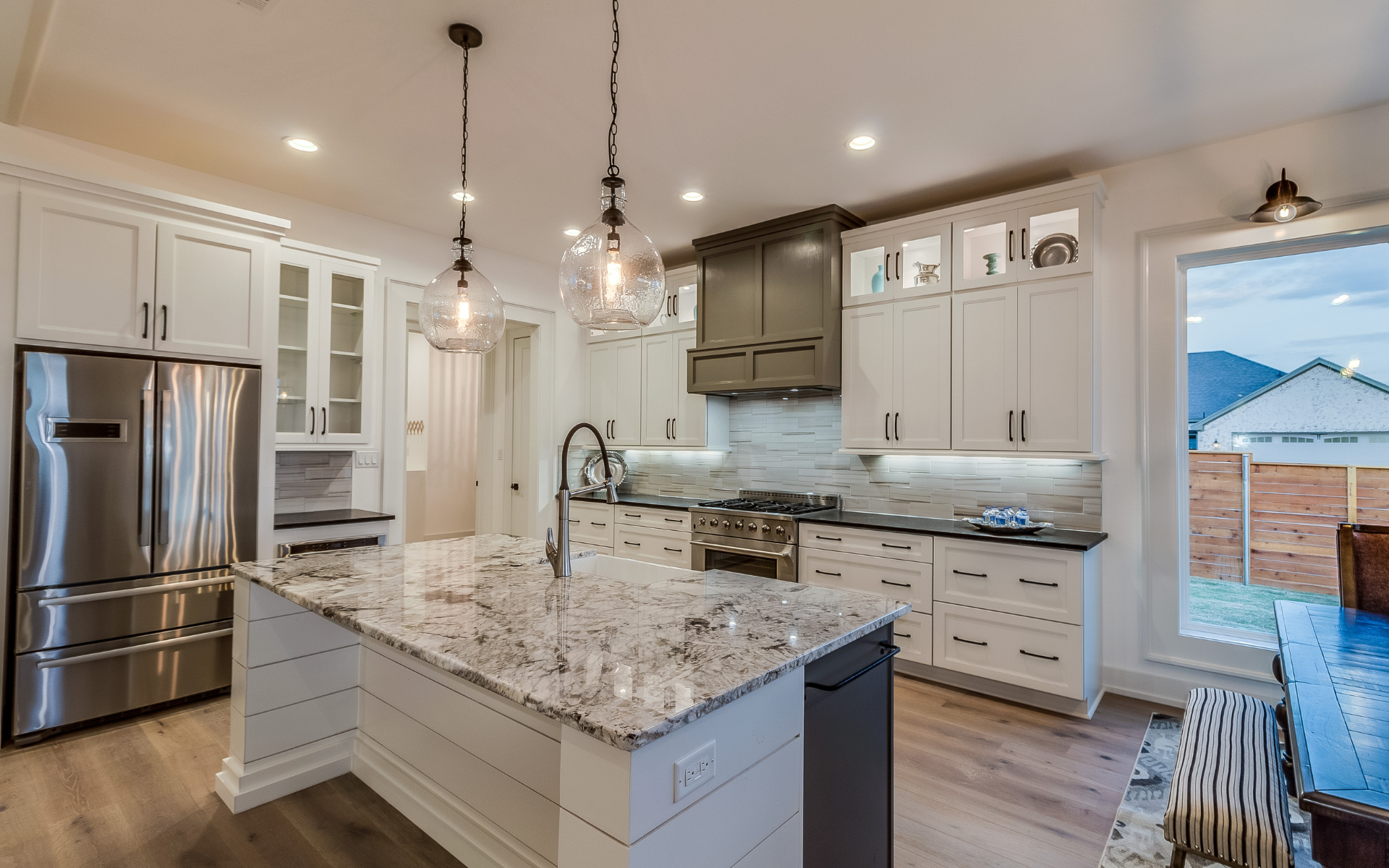 Timeless Kitchen Islands 30 Tried True Design Tricks 1