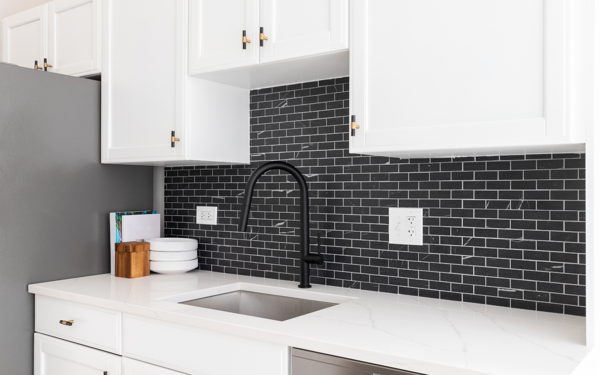 Mixing Natural Textures with Modern Finishes