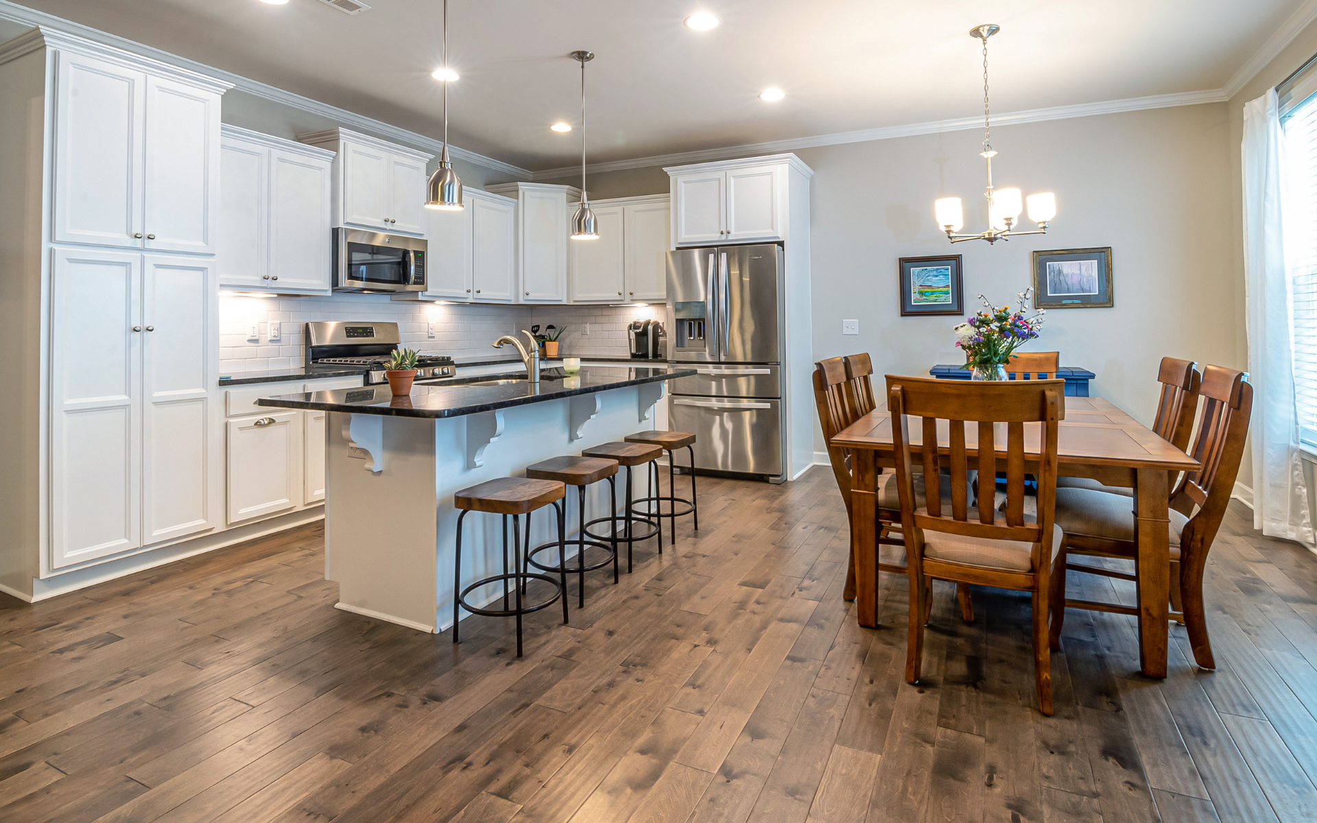 Selecting Your Custom Cabinet Style