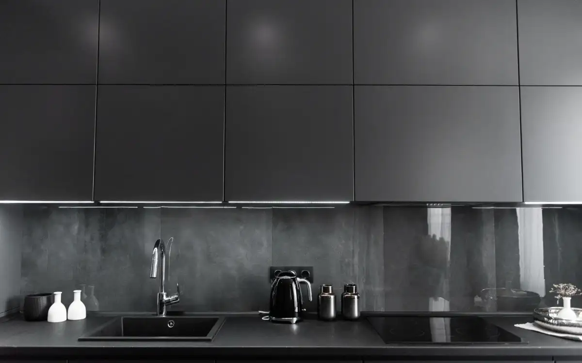 organic industral contrast black backsplash