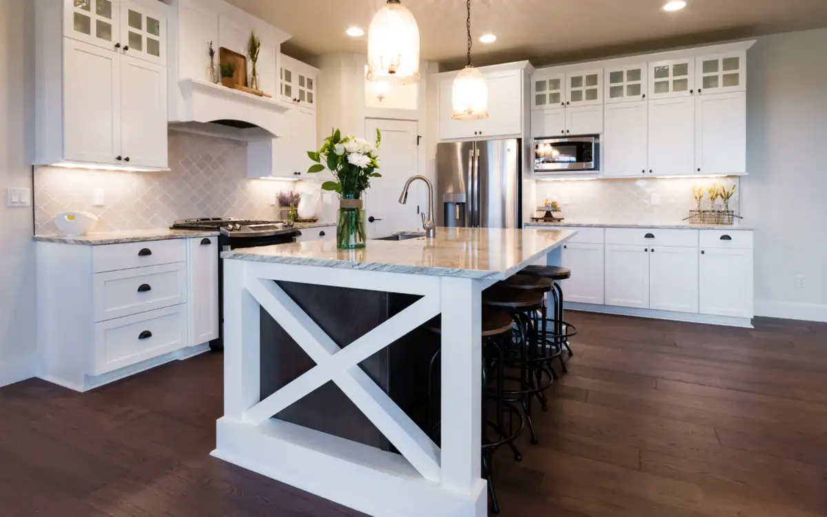 vintage farmhouse kitchen backsplash design