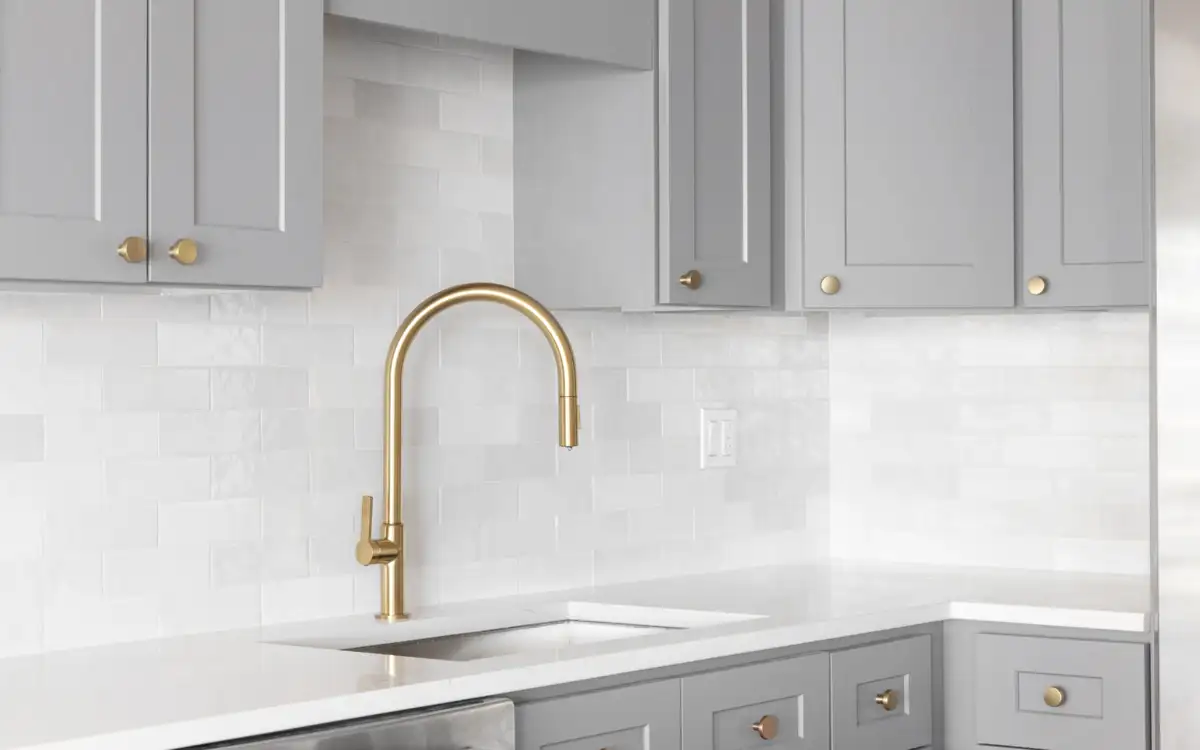 white functional backsplash design