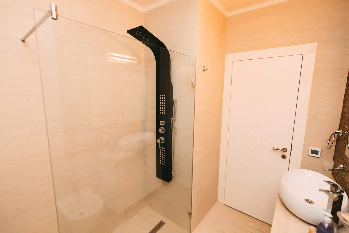 22 Stylish Walk-In Shower Ideas in 2025 3 Frameless Shower Cabins Walk-in Shower