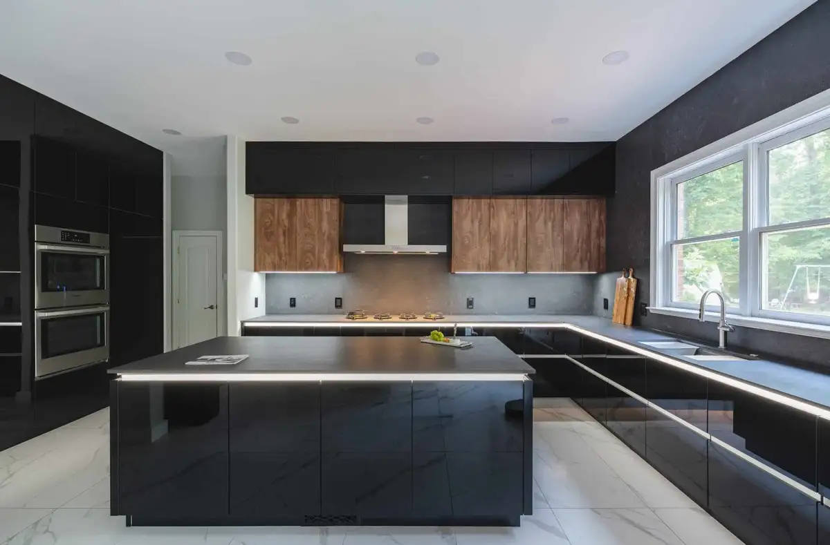 black minimalist kitchen design