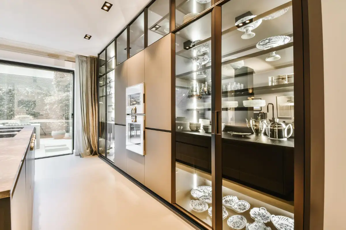 Kitchen designed with glass shelves to make it bigger